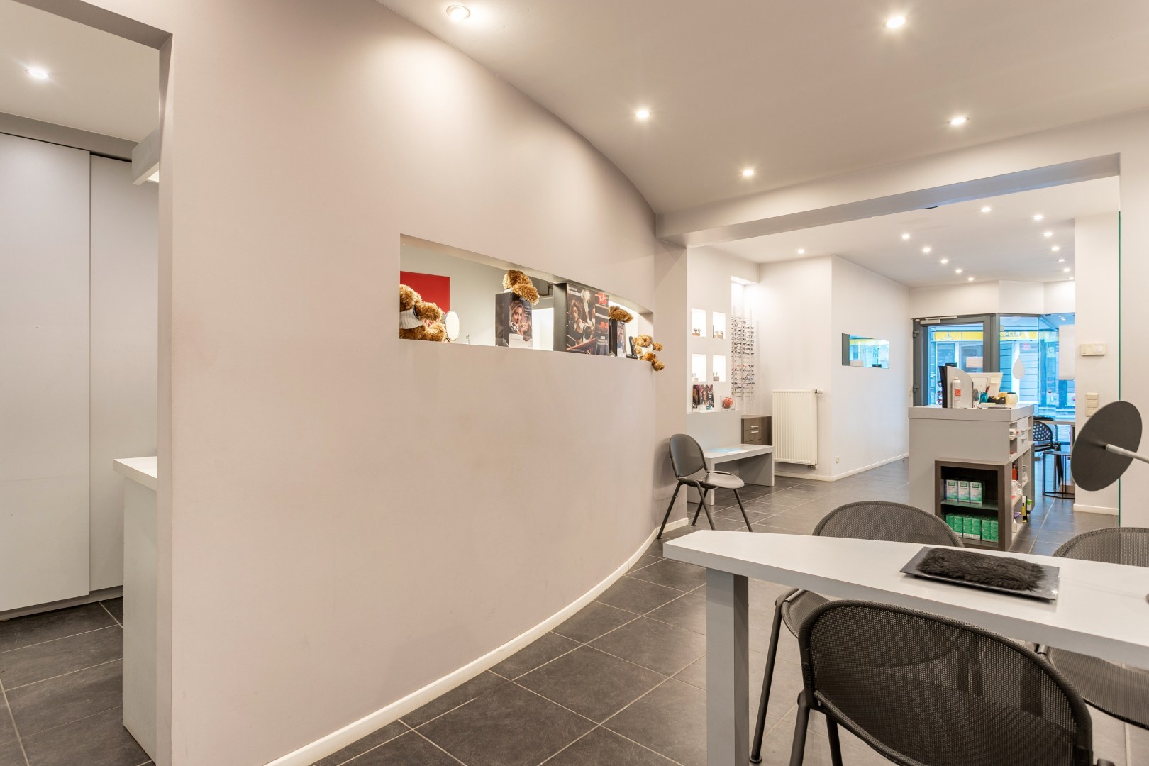 Handelspand met woonst te Halle centrum 