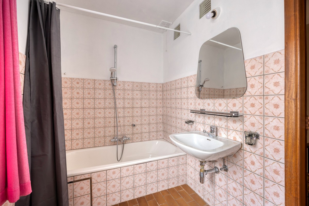 Halfopen bebouwing met 3 ruime slaapkamers. 