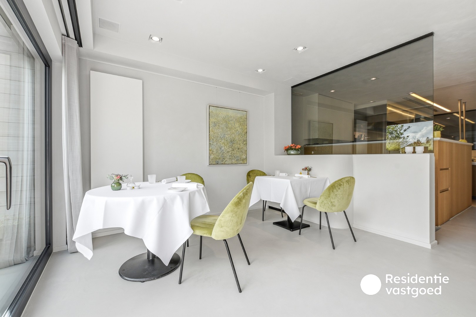 Wonen boven, ondernemen beneden: volledig gerenoveerd restaurant met luxueuze woonst in hartje De Haan 