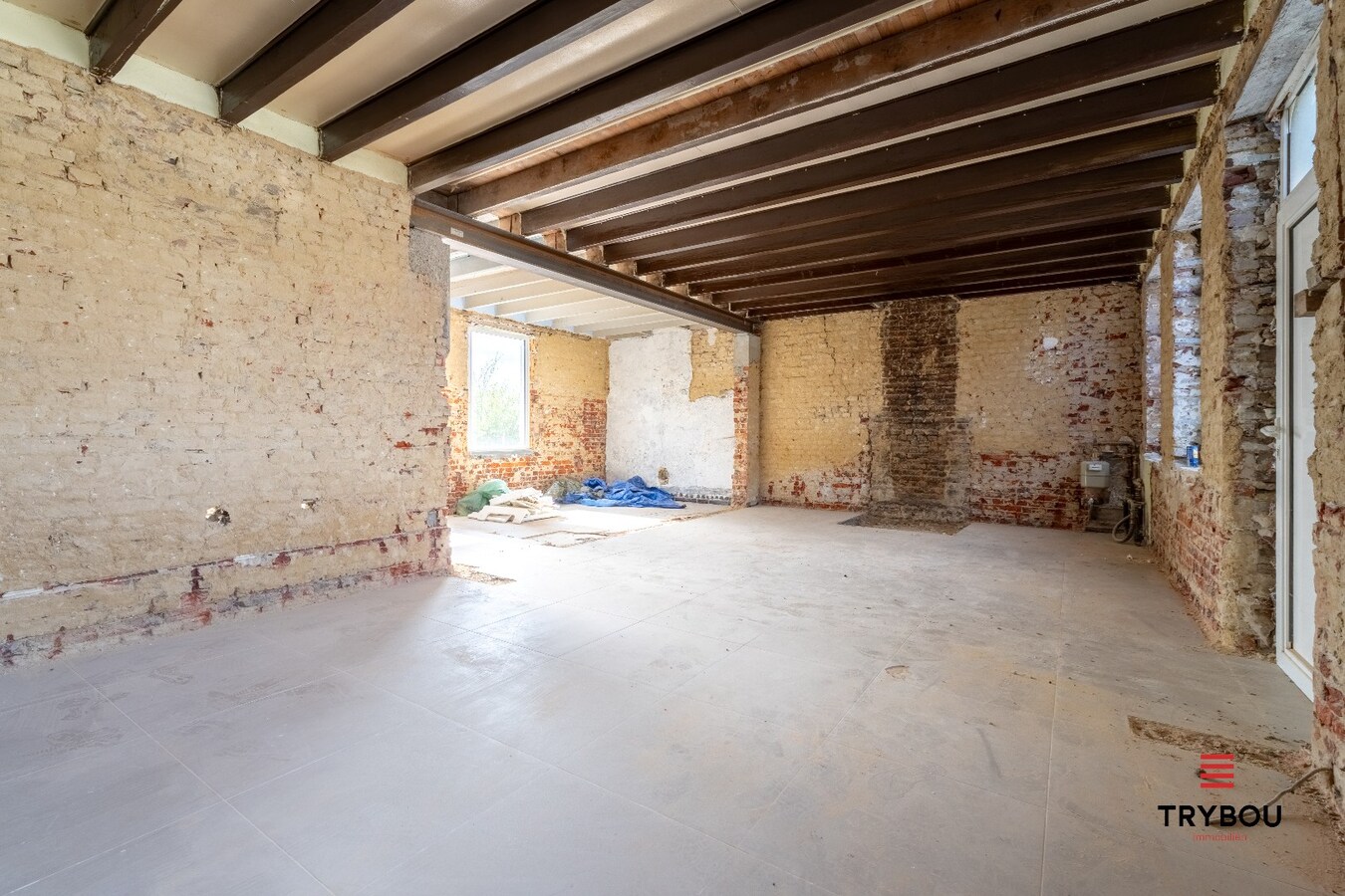 Te renoveren alleenstaande woning op een ruim perceel van 896m² in Houthulst 