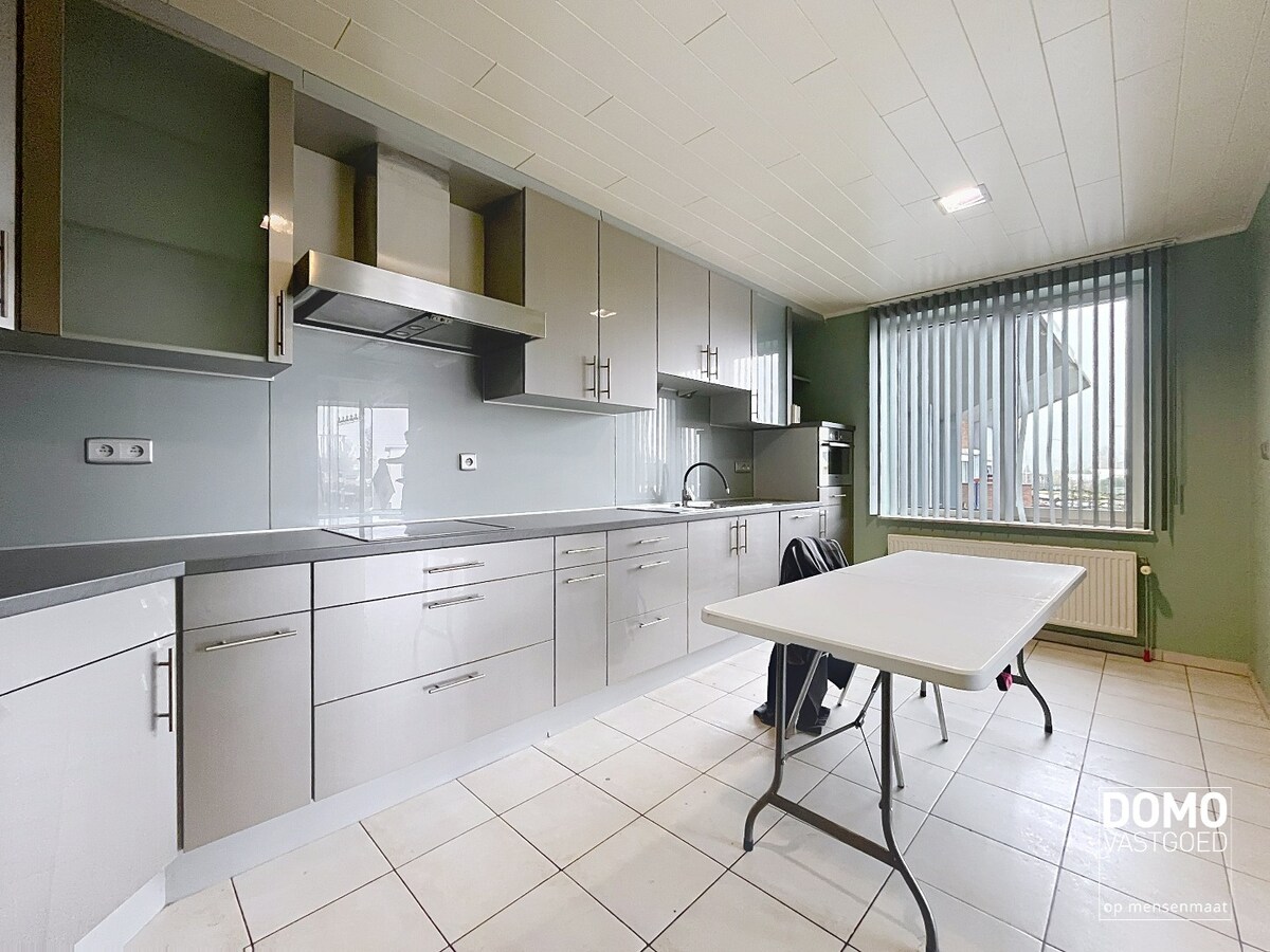 RUIM APPARTEMENT VAN 180 M² MET 2 SLAAPKAMERS, RUIME LEEFRUIMTE EN EPC B TE HERK-DE-STAD 