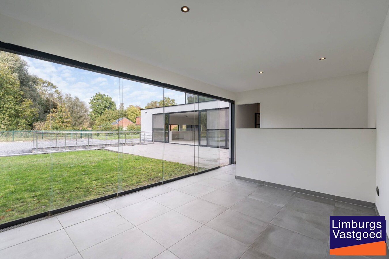 Exclusieve woning met praktijkruimte en zicht op weilanden 