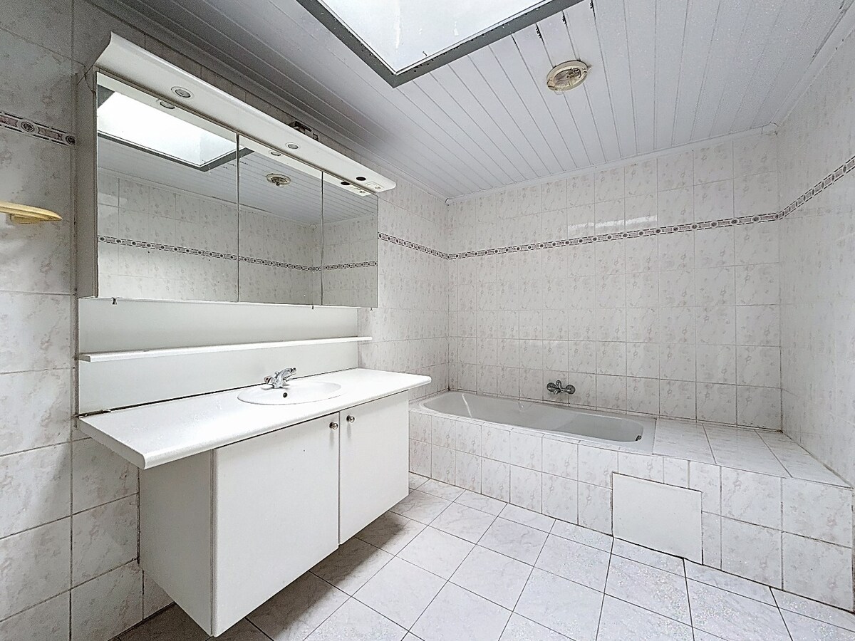 Rustig gelegen HOB met dubbele garage en tuin te Zwalm 