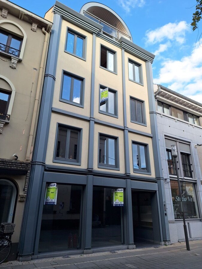 Verhuurd commerciële winkel - Hasselt