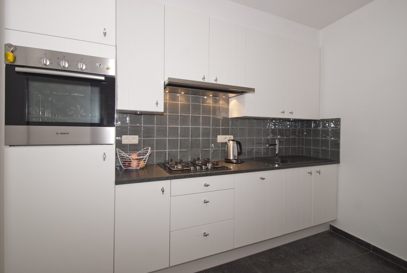 Instapklaar appartement met lift - 1 slpk, terras, 2 parkings 