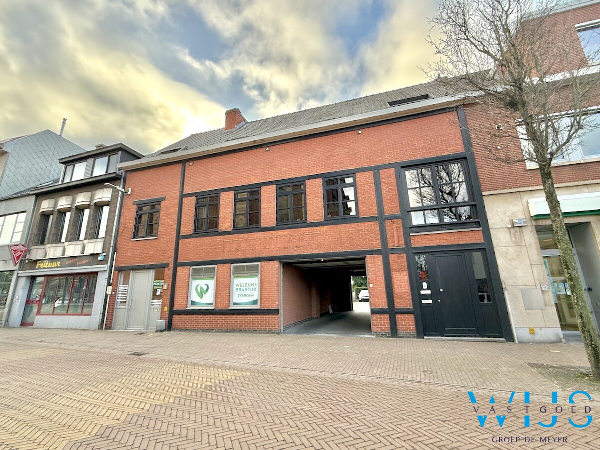 Zeer goed gelegen handelsruimte te CENTRUM EVERGEM ! 