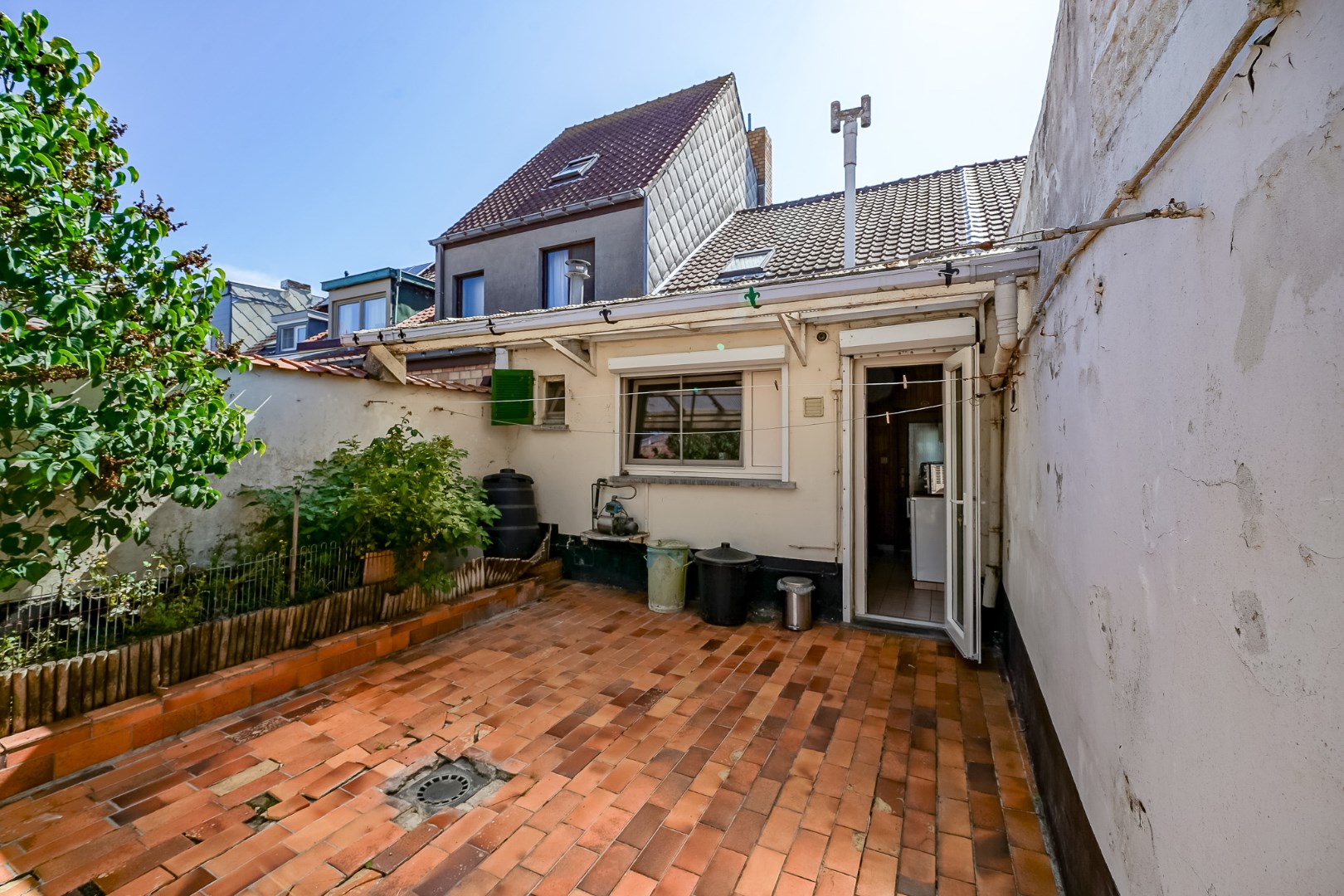 Op te frissen gezinswoning in het centrum van Oostende 