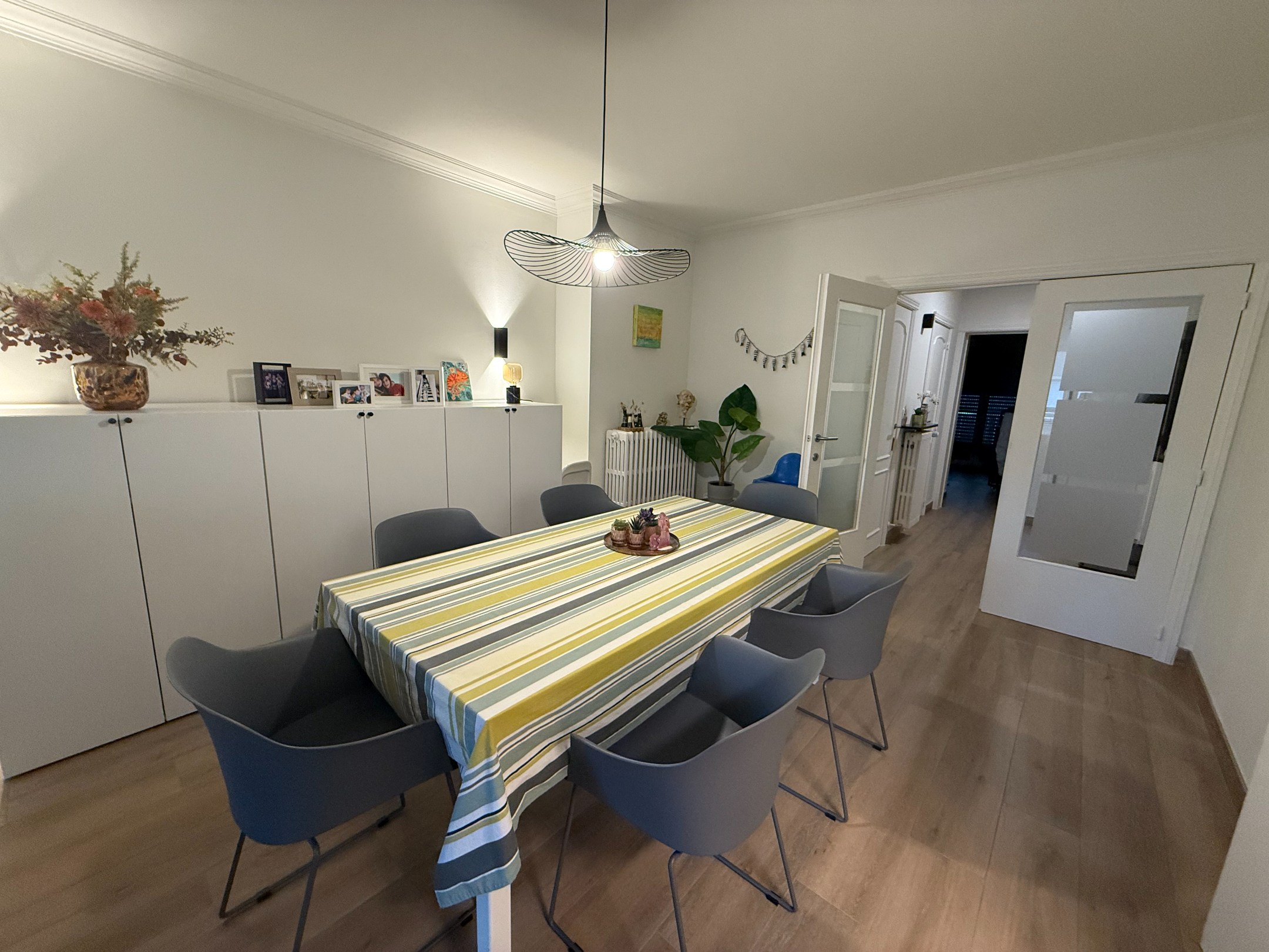 Non-meublé - Charmant appartement à louer dans l'avenue des Reines au centre de Knokke. 