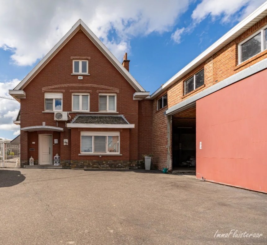 Charming renovated house with various outbuildings on approximately 1.9 hectares in Bekkevoort. 