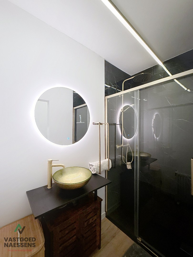 GERENOVEERDE STUDIO MET ZIJDELINGS ZICHT OP ZEE 