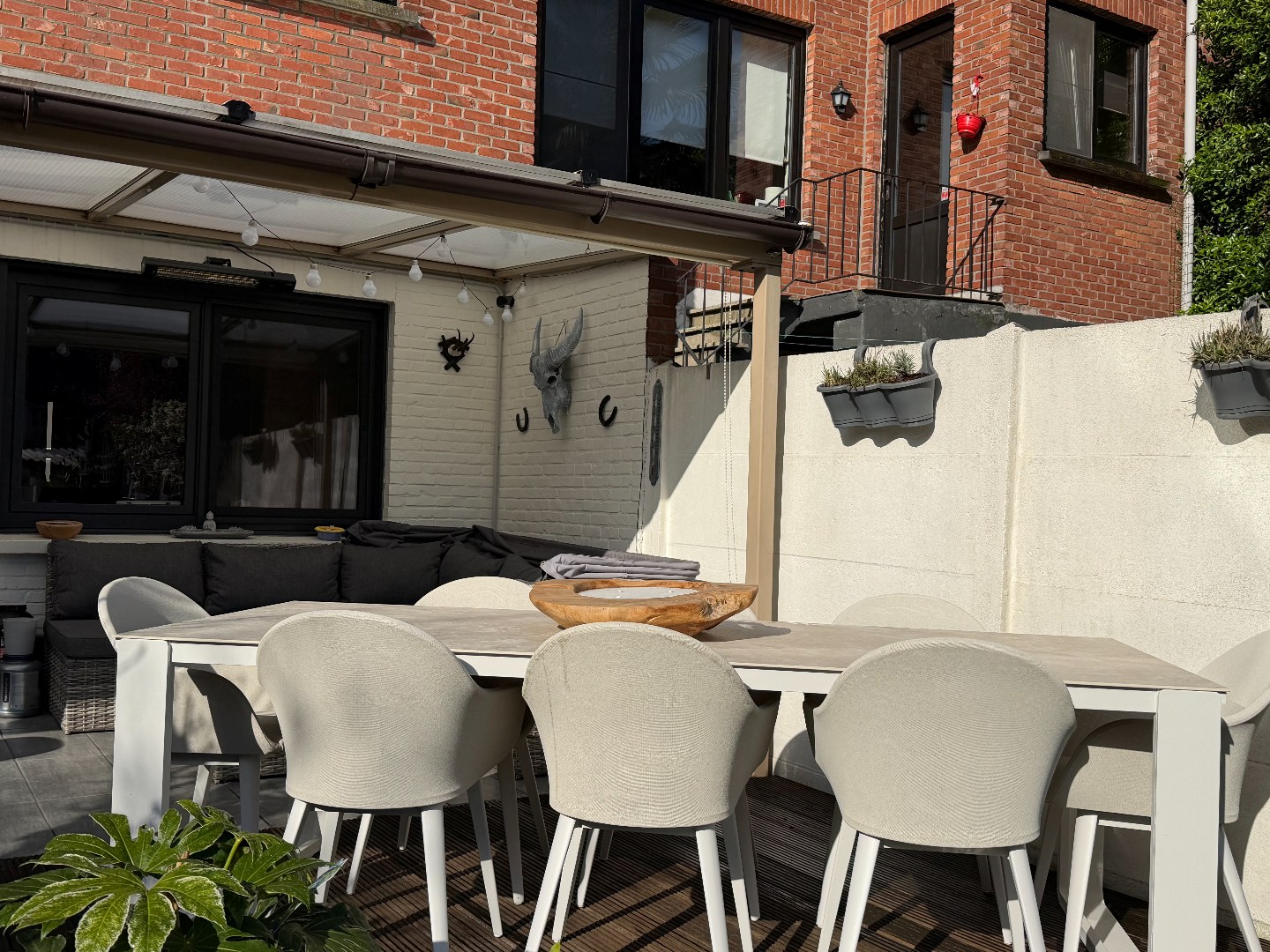 Instapklare bel-etage woning met mooi aangelegde tuin in Merksem 