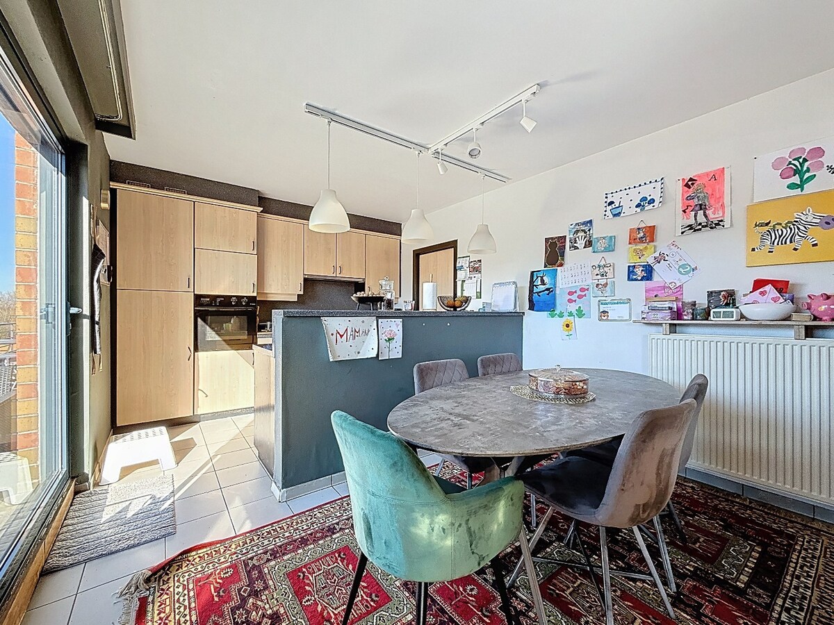 Penthouse met zonneterras en garagebox te centrum Zottegem 