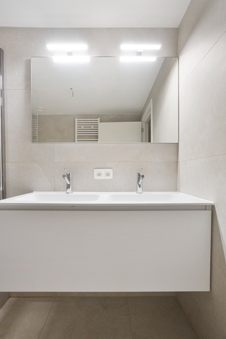 Recent en energiezuinig dakappartement met 2 slpk. in Geel-centrum 