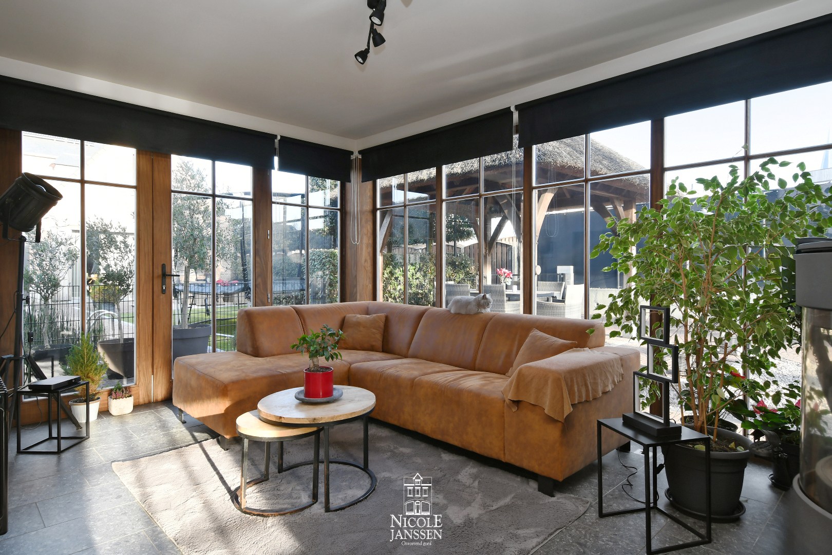 Zitruimte met houtkachel 