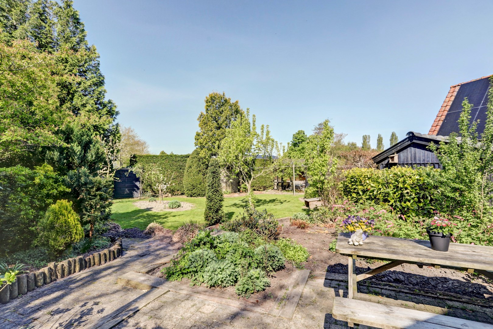 Eengezinswoning verkocht | onder voorbehoud in Oudebildtzijl