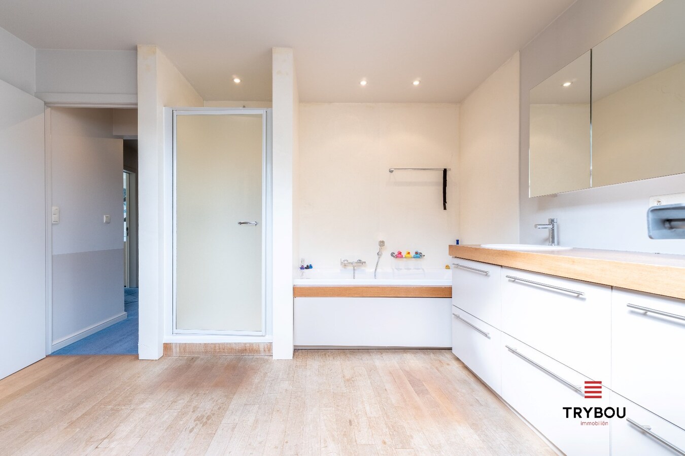 Te koop handelszaak + woning 