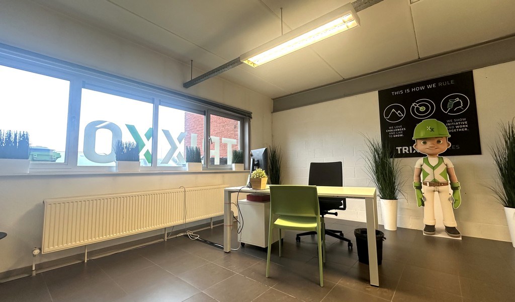 Commercieel gelegen kantoor te huur langs R4 in Mariakerke