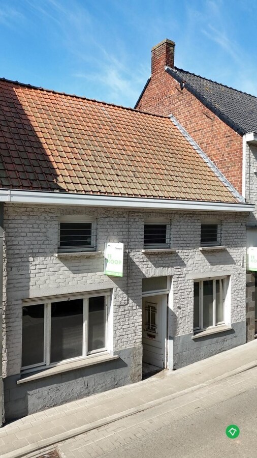 Woning met veel potentieel op een ruim perceel in het centrum van Koekelare 