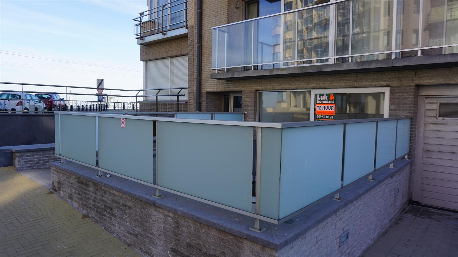 APP. AU REZ-DE-CHAUSSEE AVEC TERRASSES A 50 METRES DE LA DIGUE 