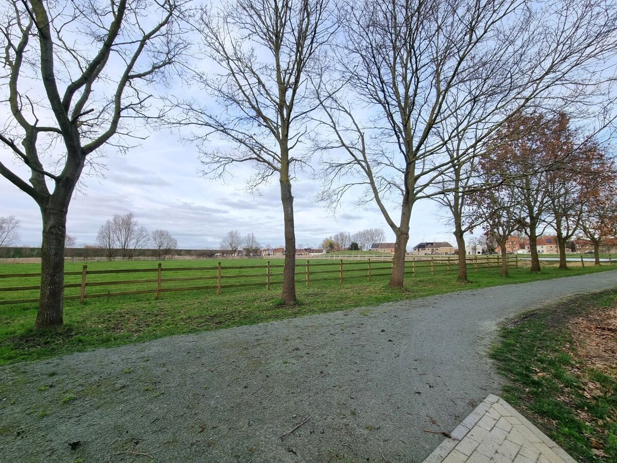 Zeer aangenaam gelegen halfopen woning te Dudzele 