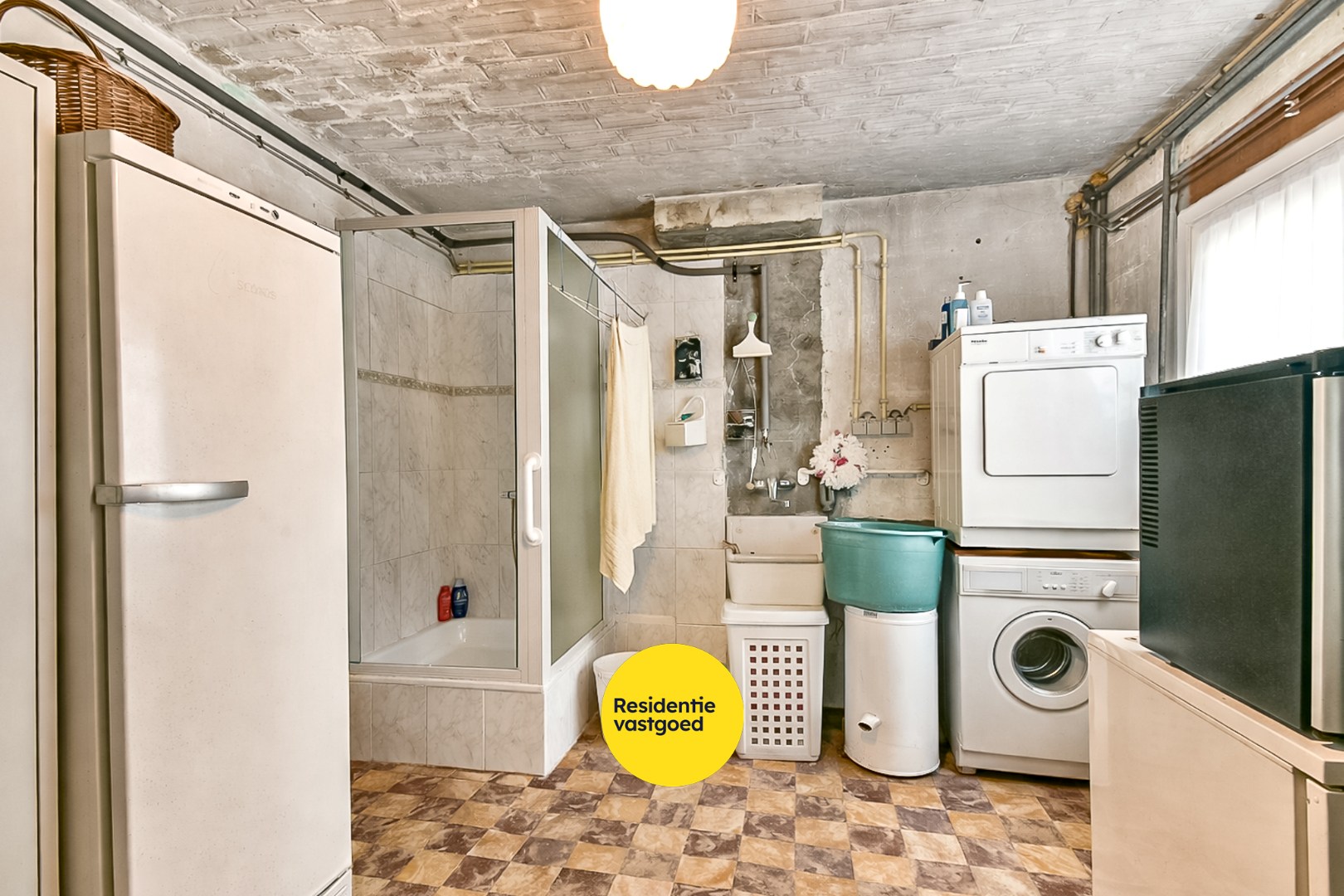 Te renoveren open bebouwing op ruim perceel van 1.300 m² met tal van mogelijkheden 