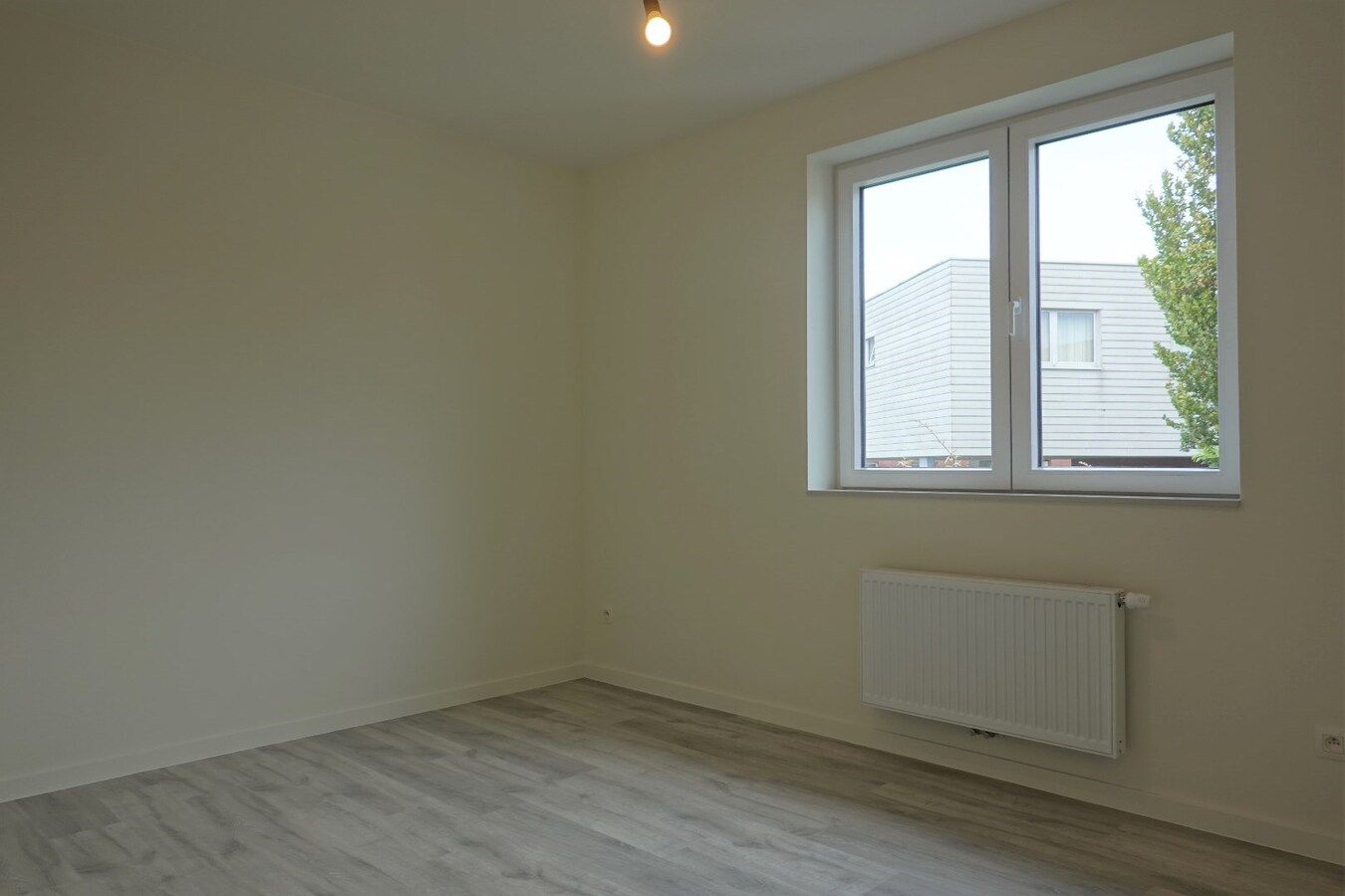 Recent nieuwbouwappartement (2023) met dubbele garage 