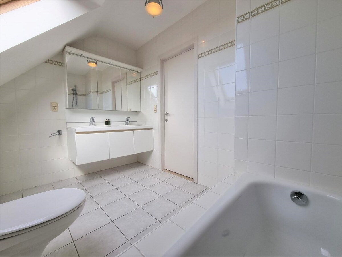 Zeer goed gelegen, gezellig appartement met grote terrassen te Heist 