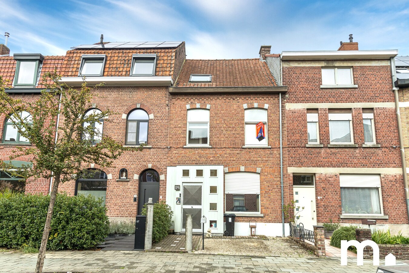 Karaktervolle architectenwoning met tuin en oprit te Kortrijk ! TOPligging ! 