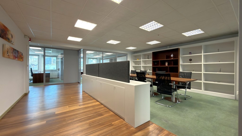 Ingedeelde kantoren te huur nabij station Antwerpen-Centraal