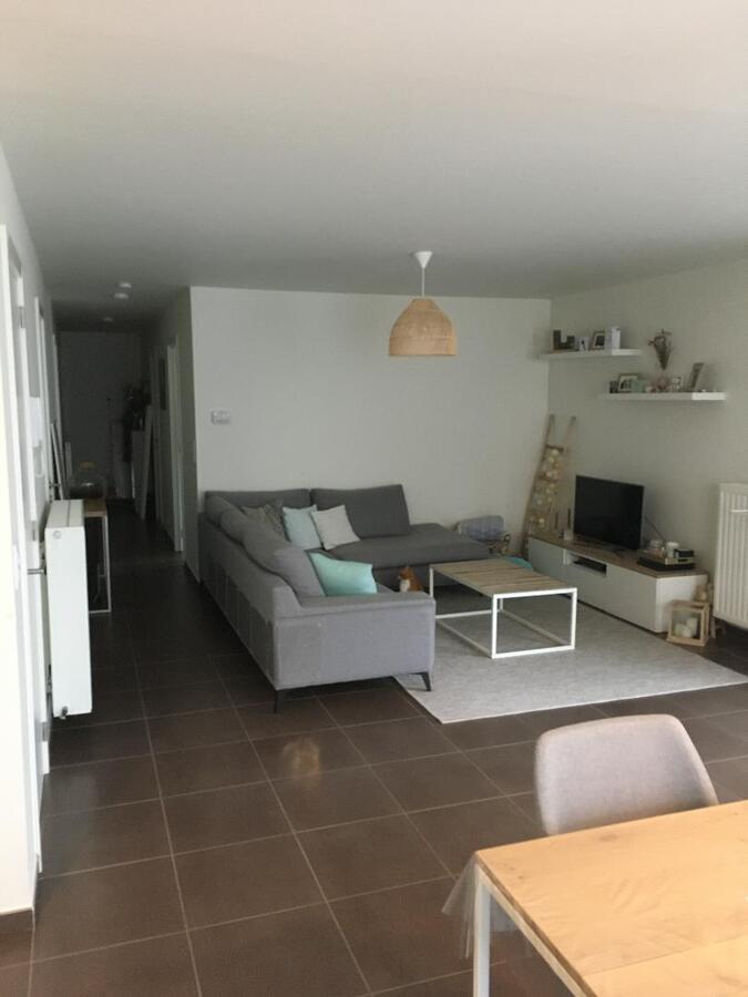 Ruim, modieus 2 slaapkamer appartement 