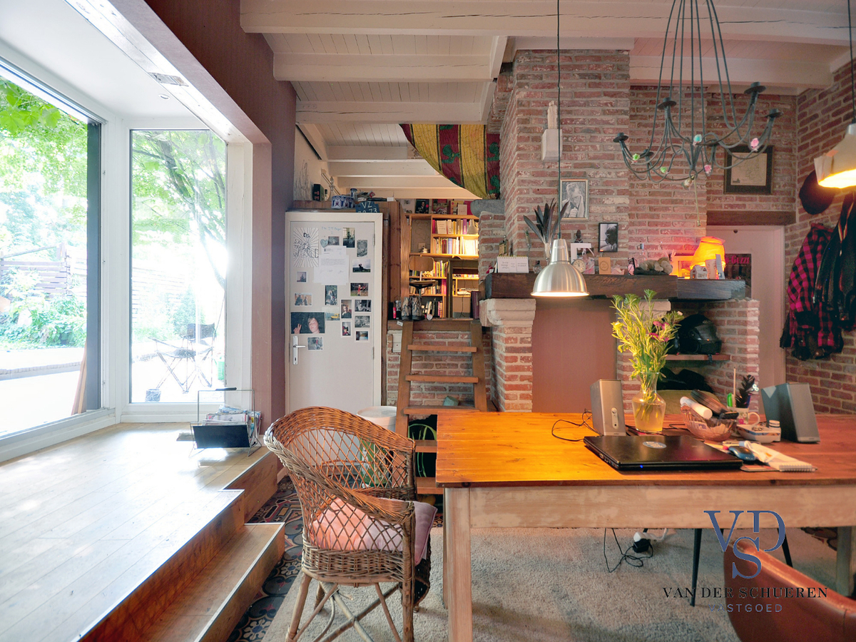 Idyllische woning met schuur. Uitzonderlijk gelegen. 