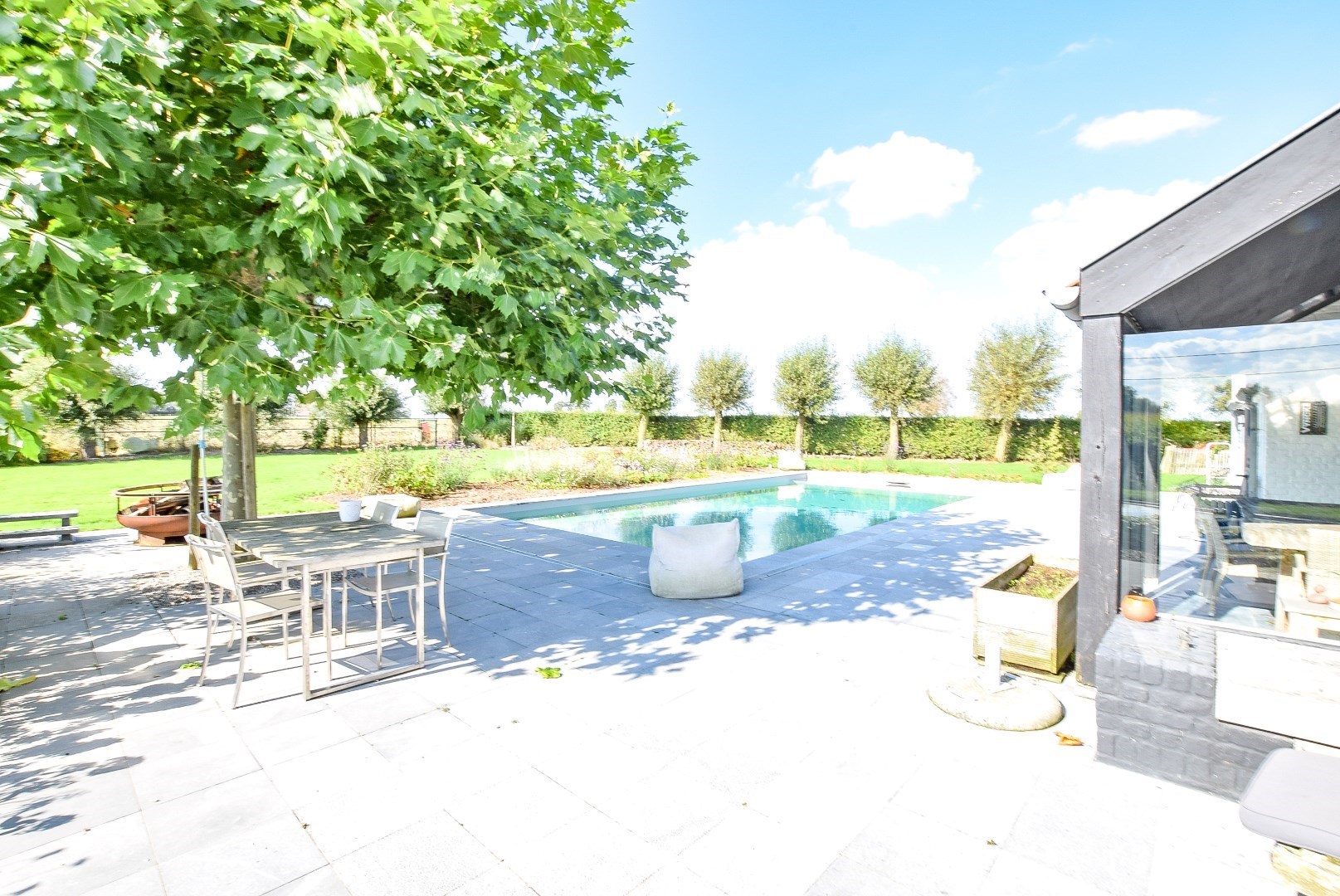 Instapklare woning met loods gelegen in een doodlopende straat 