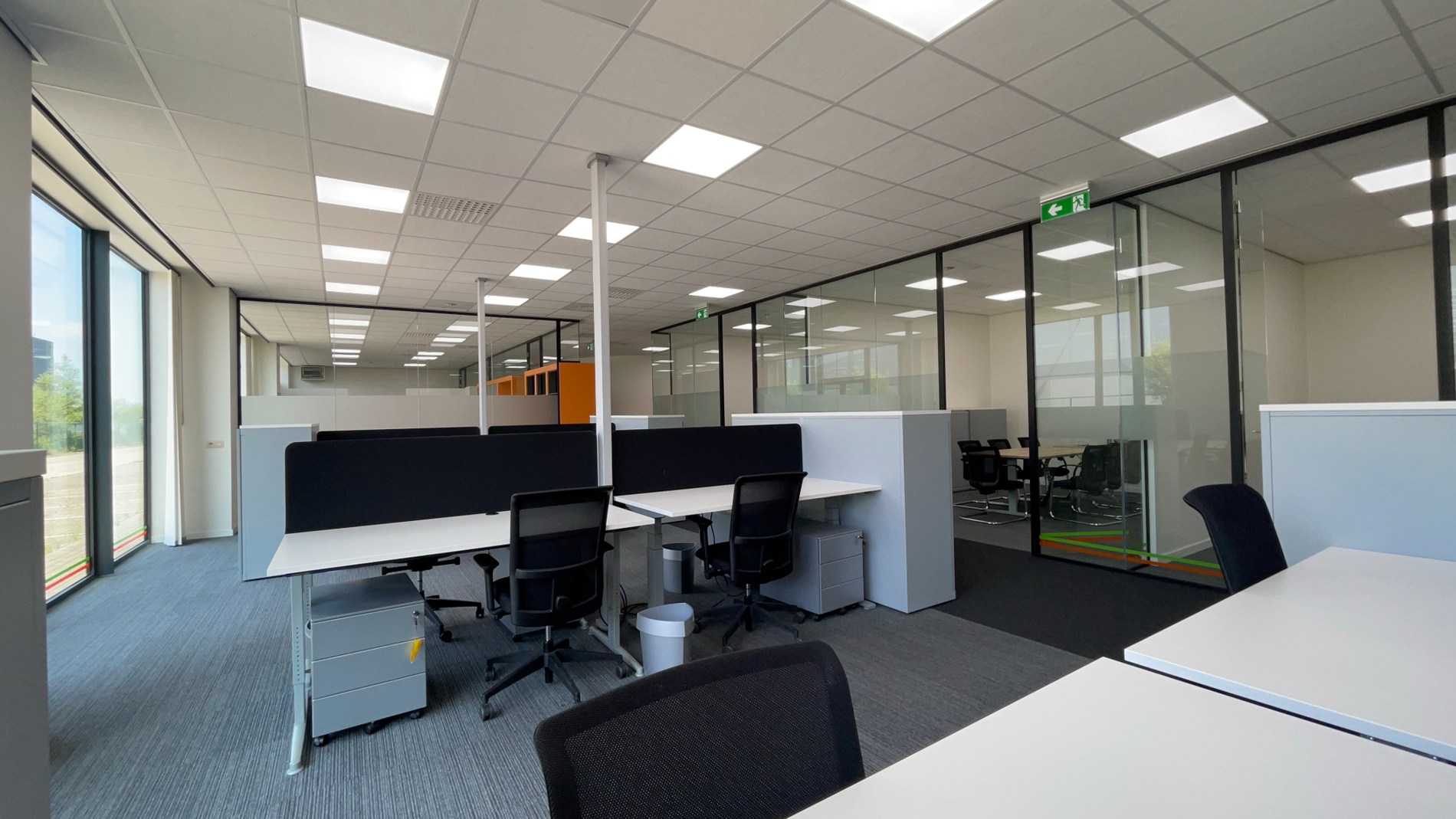 Loods met kantoor te huur nabij E19 in Mechelen