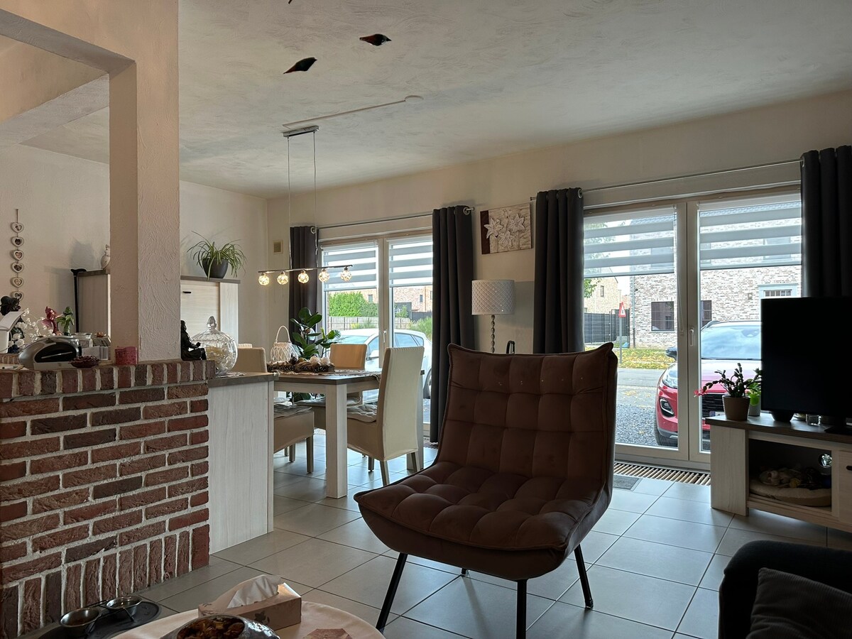 GELIJKVLOERS appartement met 1 slaapkamer,  ruim terras 