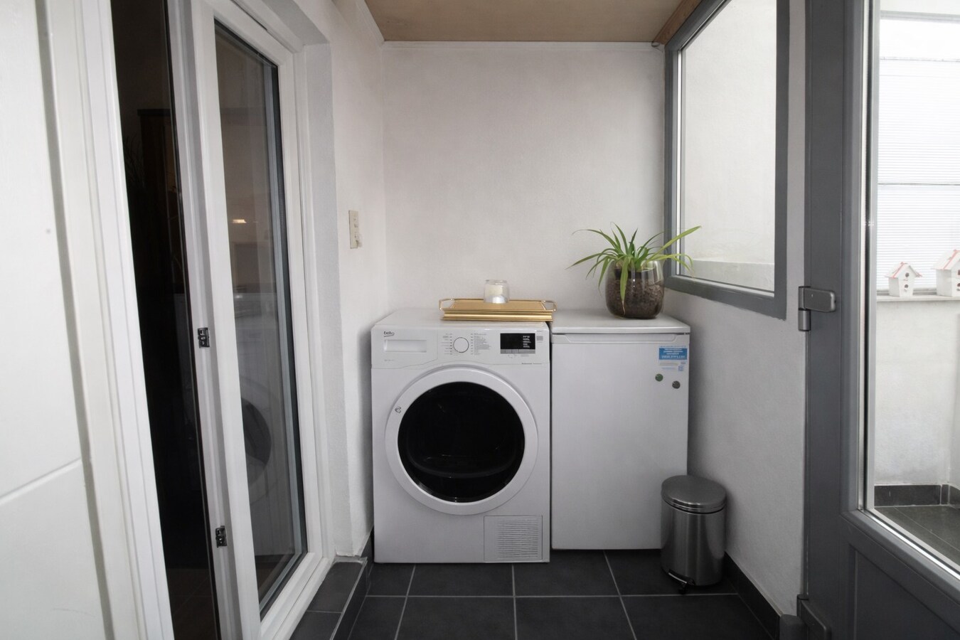 Te koop: Centraal gelegen stadswoning met drie slaapkamers en dakterras in hartje Sint-Niklaas! 