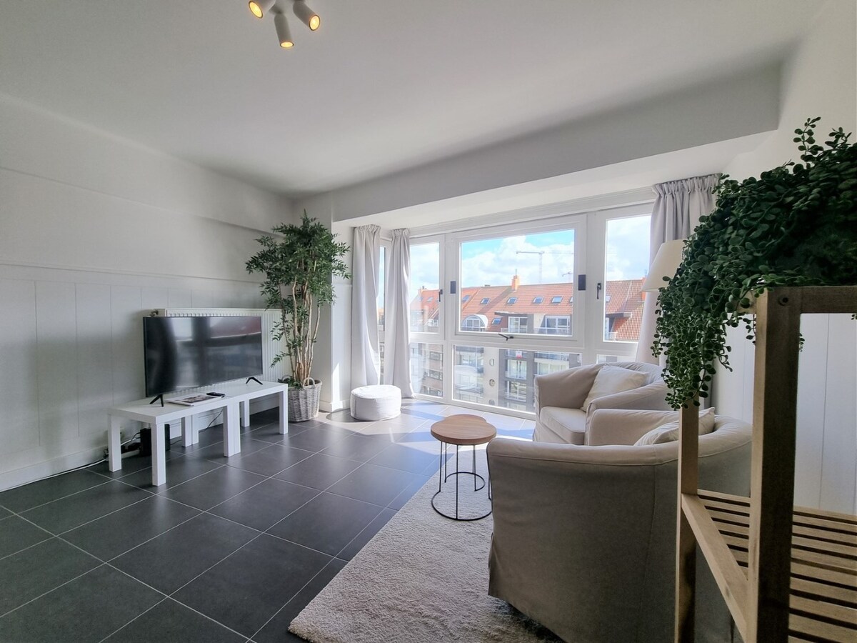 Zonnig, vernieuwd appartement nabij het strand - Heist 