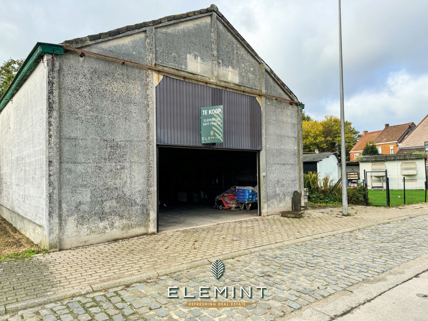 Elsegem - Alleenstaand magazijn van 150m² met totale oppervlakte van 463m² 