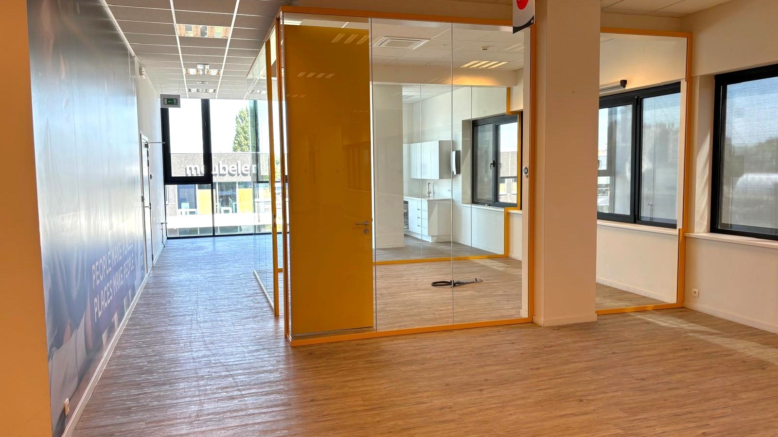 Instapklaar kantoor te huur aan de voorhaven in Gent