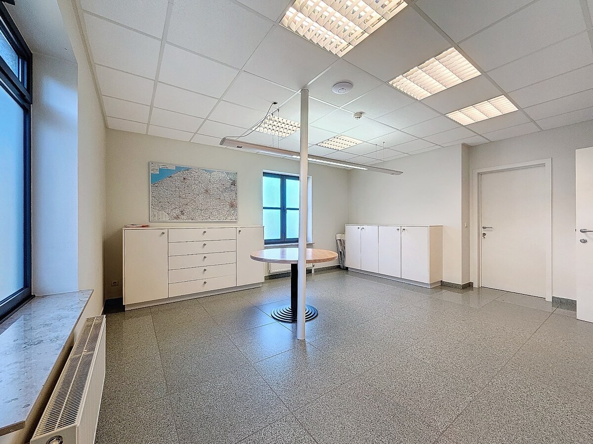 Commercieel gelegen kantoorruimte nabij E17 te centrum Olsene 