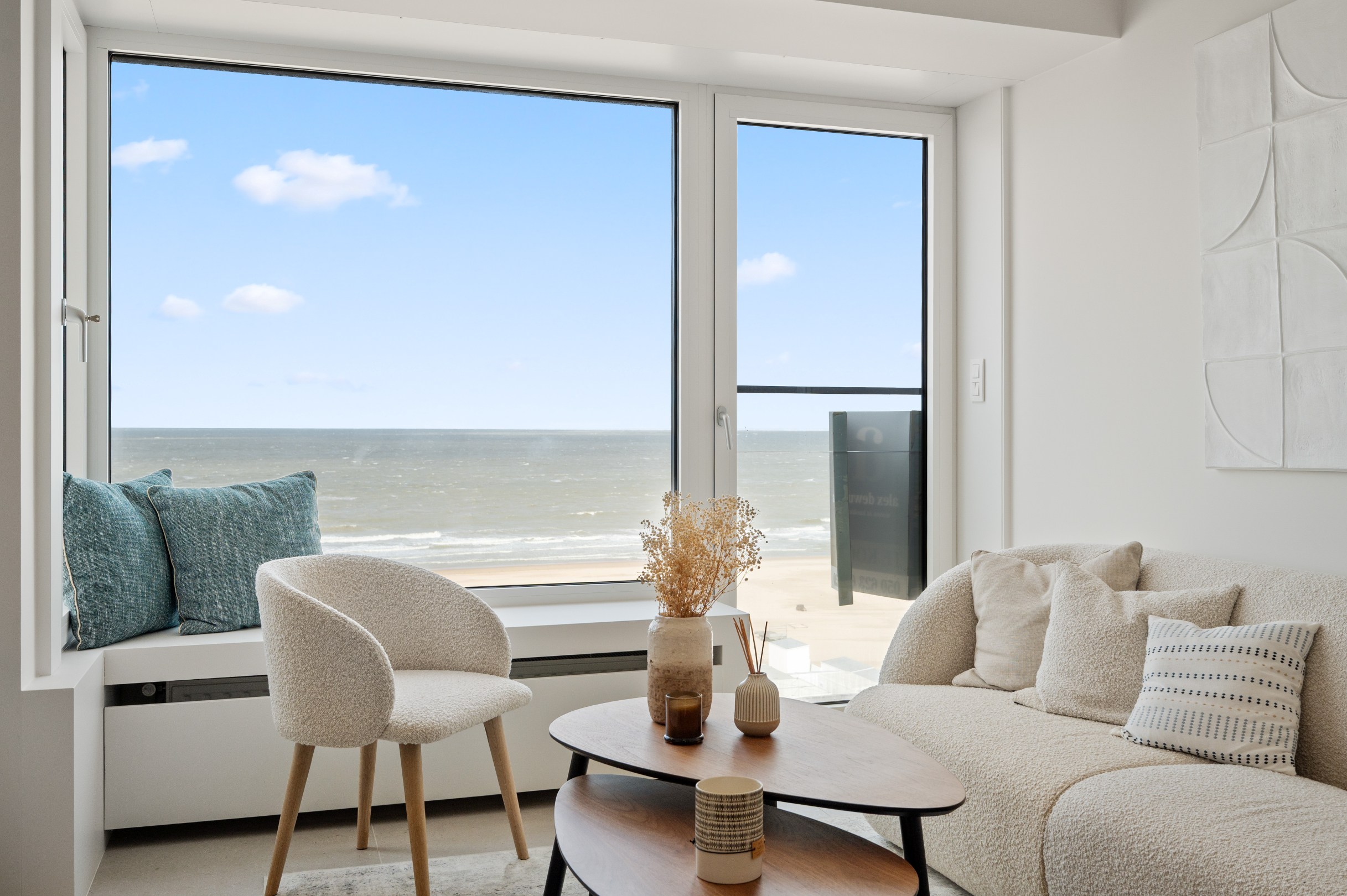 Appartement de vacances confortable et magnifiquement rénové avec vue frontale sur la mer, situé près de la place Rubens. 