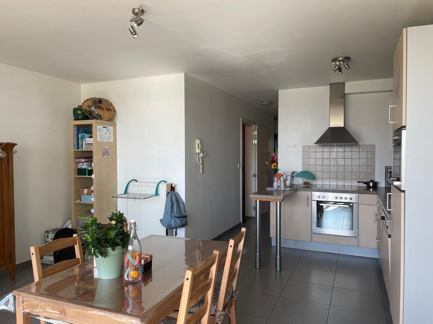 Instapklaar appartement met 2 slaapkamers en een garage in centrum van Geel 