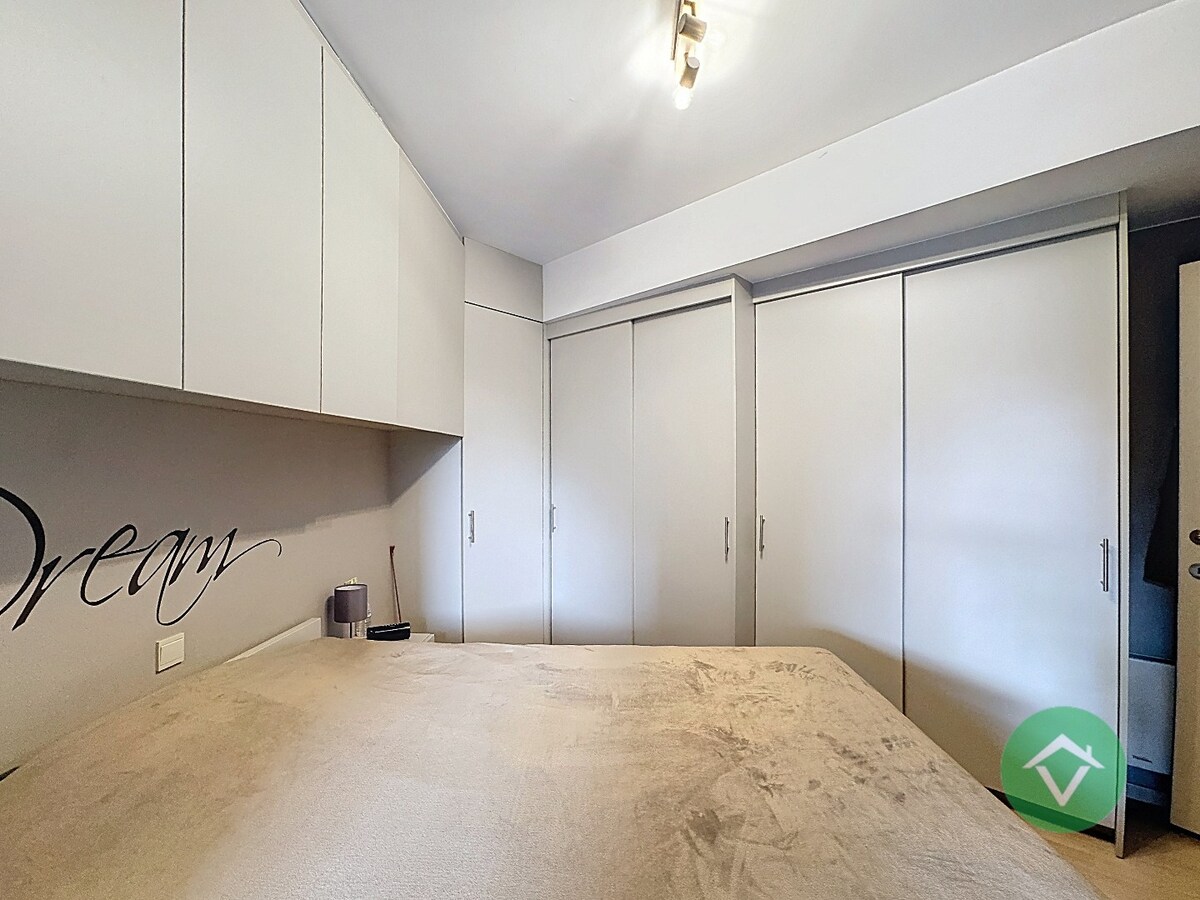 Volledig gerenoveerd handelspand met woonst en garage te Koekelare 