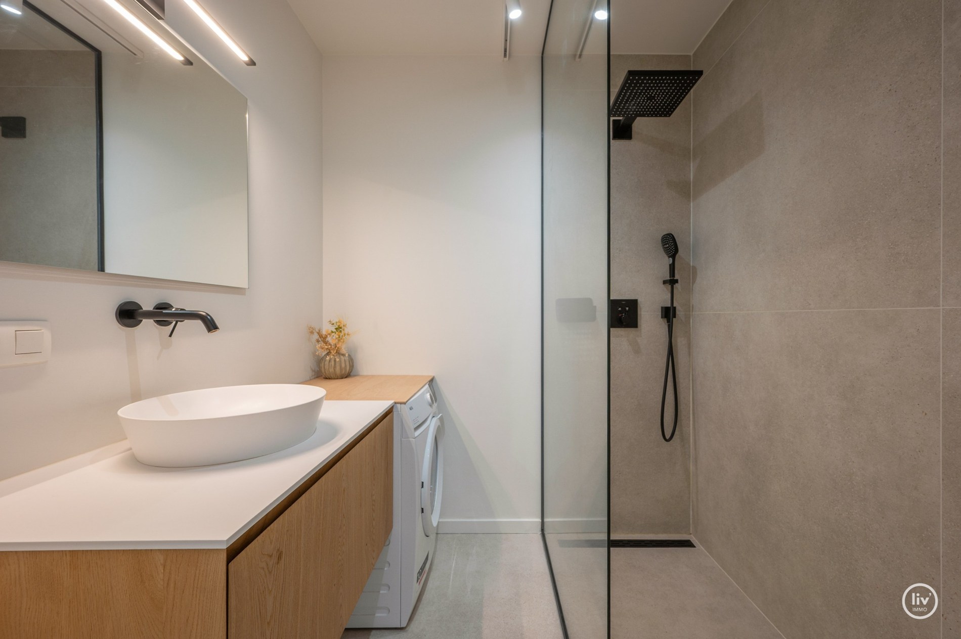Appartement magnifiquement rénové, situé au calme, à proximité de l'avenue Lippens et de la mer à Knokke. 
