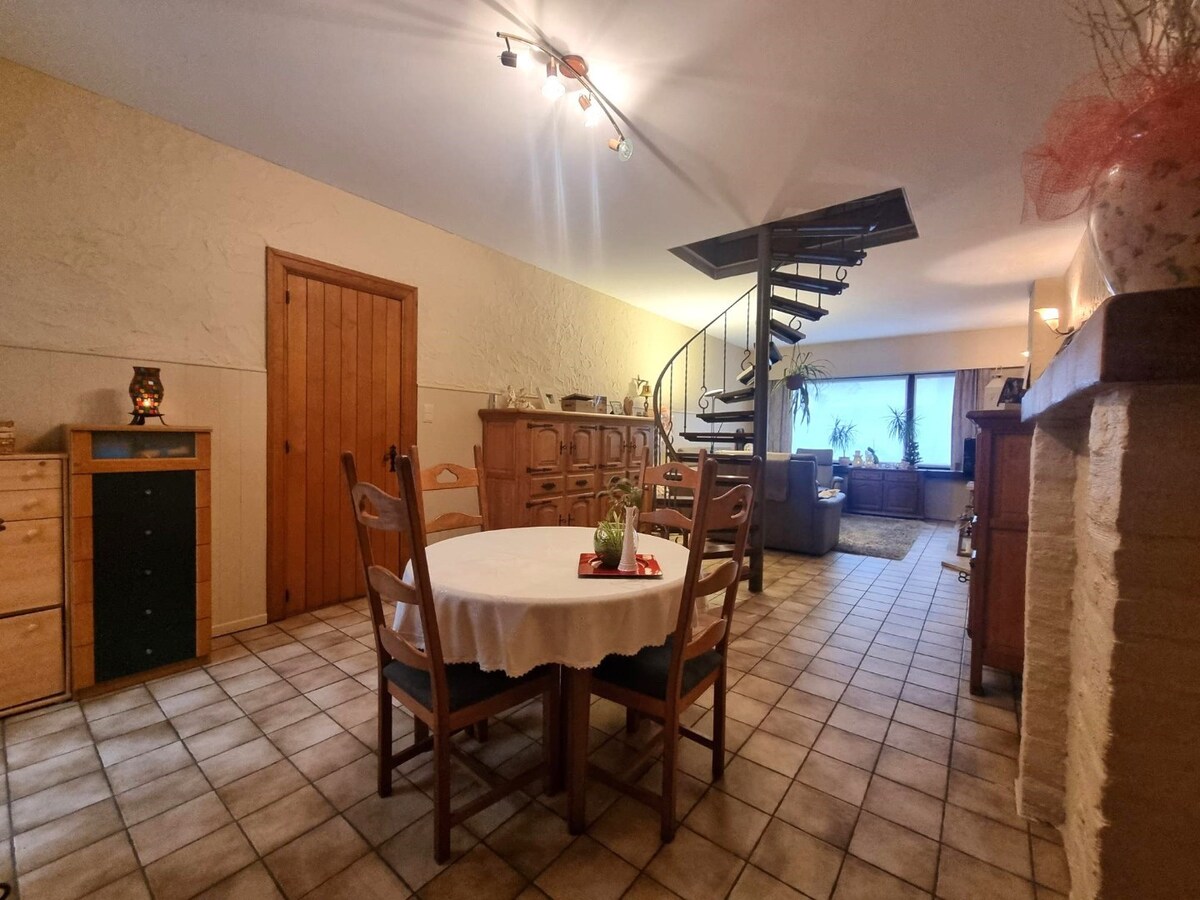 Centraal gelegen, zeer ruime gezinswoning te Heist 