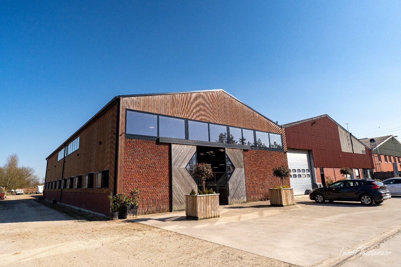 Complete paardenaccommodatie met studio op ca. 1,1ha te Bree 