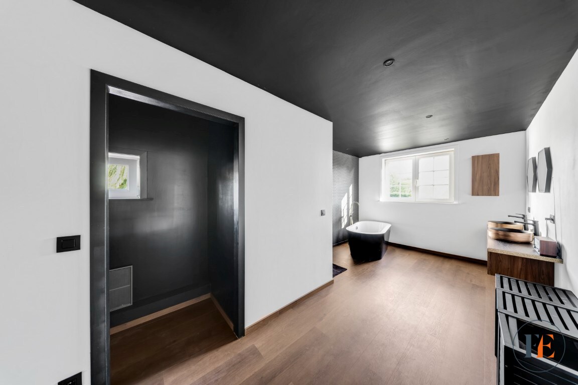 Ruime halfopen gezinswoning met 3 slaapkamers, en mogelijke co-housing 