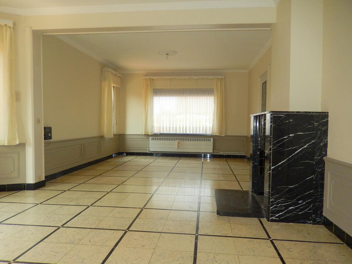 Ruime woning met zuidgerichte tuin 