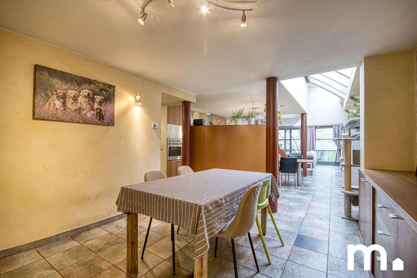 Karaktervolle architectenwoning met tuin en oprit te Kortrijk ! TOPligging ! 