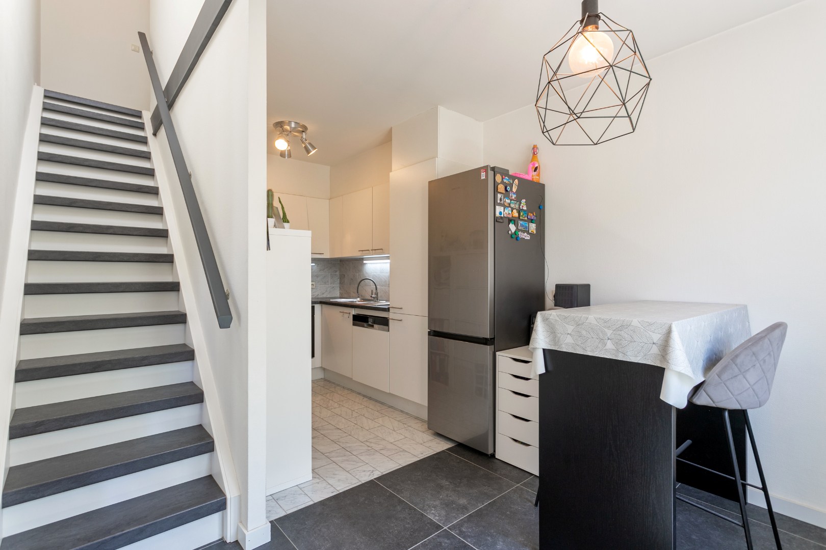 Instapklaar duplex app. 2 slpk met terras en parkeerplaats 