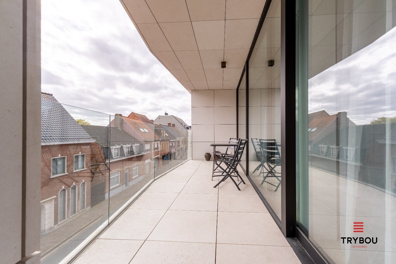 Appartement met 3 slaapkamers, garage en 2 staanplaatsen in Houthulst! 